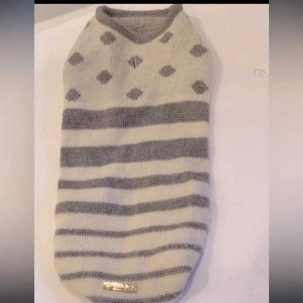 NEW CROCI KNIT GREY AND WHITE STRIPED DOG SWEATER SIZE SMALL